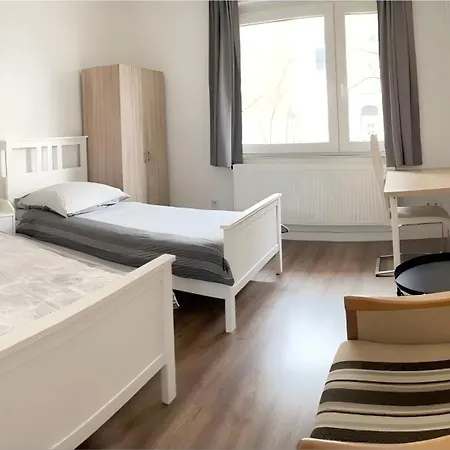 Easy To Duesseldorf Messe, 2-bedroom With Kitchen And Garden דירה דיסבורג